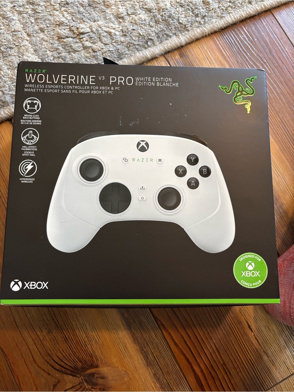 Razer Wolverine V3 Pro White Xbox Controller - White/Black Accents